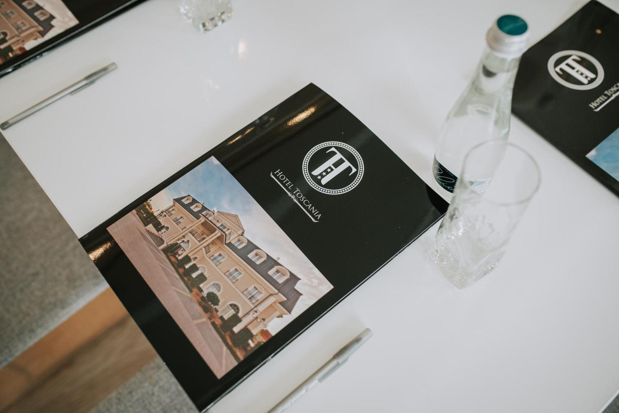 Hotel Toscania Włoszakowice Eksteriør bilde